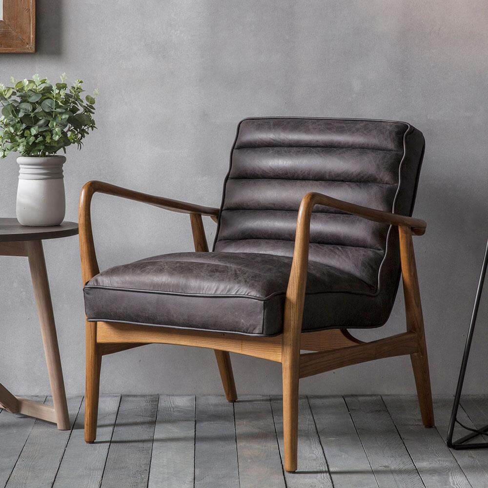 The Leather Armchair in Vintage Black