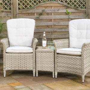 Duet_garden_chair_set_with_bottle_on_table