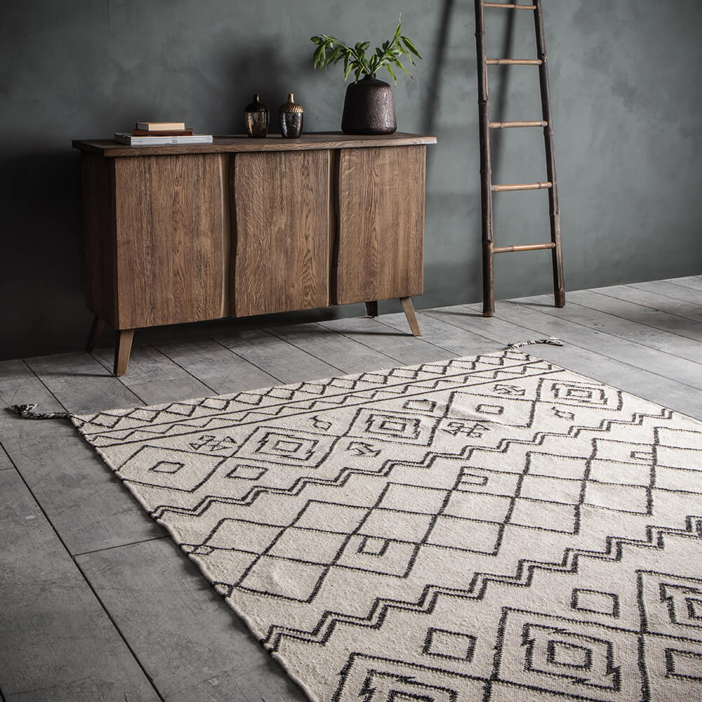 Stencil Tasseled Rug - Black/Cream