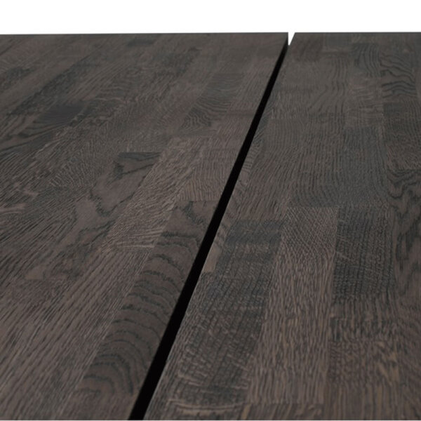 Valencia Smokey Oak Dining Table Close Up Of Central Divide Close Up Of Grain