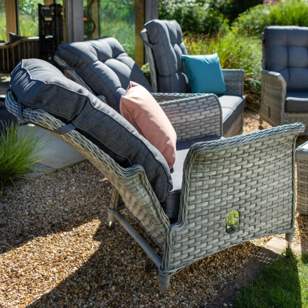 hartman_armchair_reclined_in_garden_setting_amongst_other_furniture