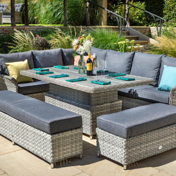 Garden_dining_furniture_with_fully_made_dining_table_in_sunshine