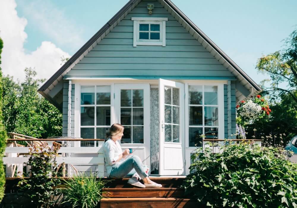 How To Decorate A Summer House Inside & Out