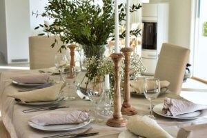 decor-for-dining-party-with-candles